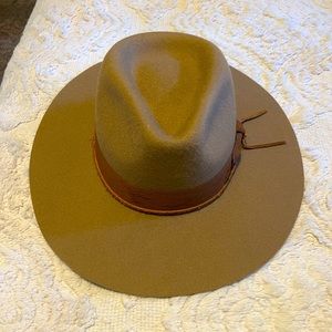 Woman’s Wyeth brand hat